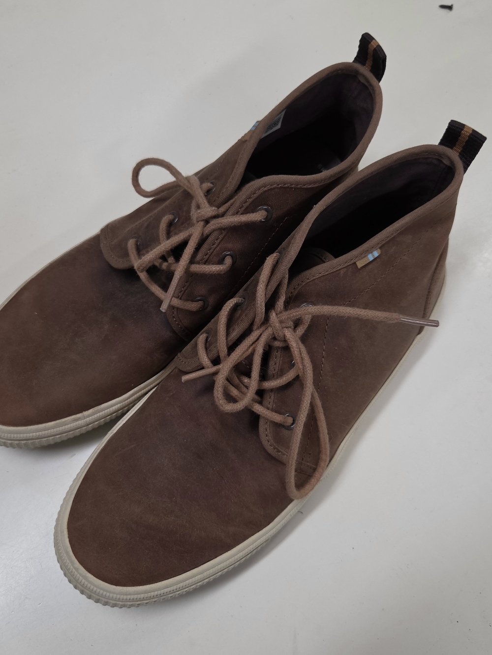 Toms Men's Brown Suede Chukka Boots with Cream Sole